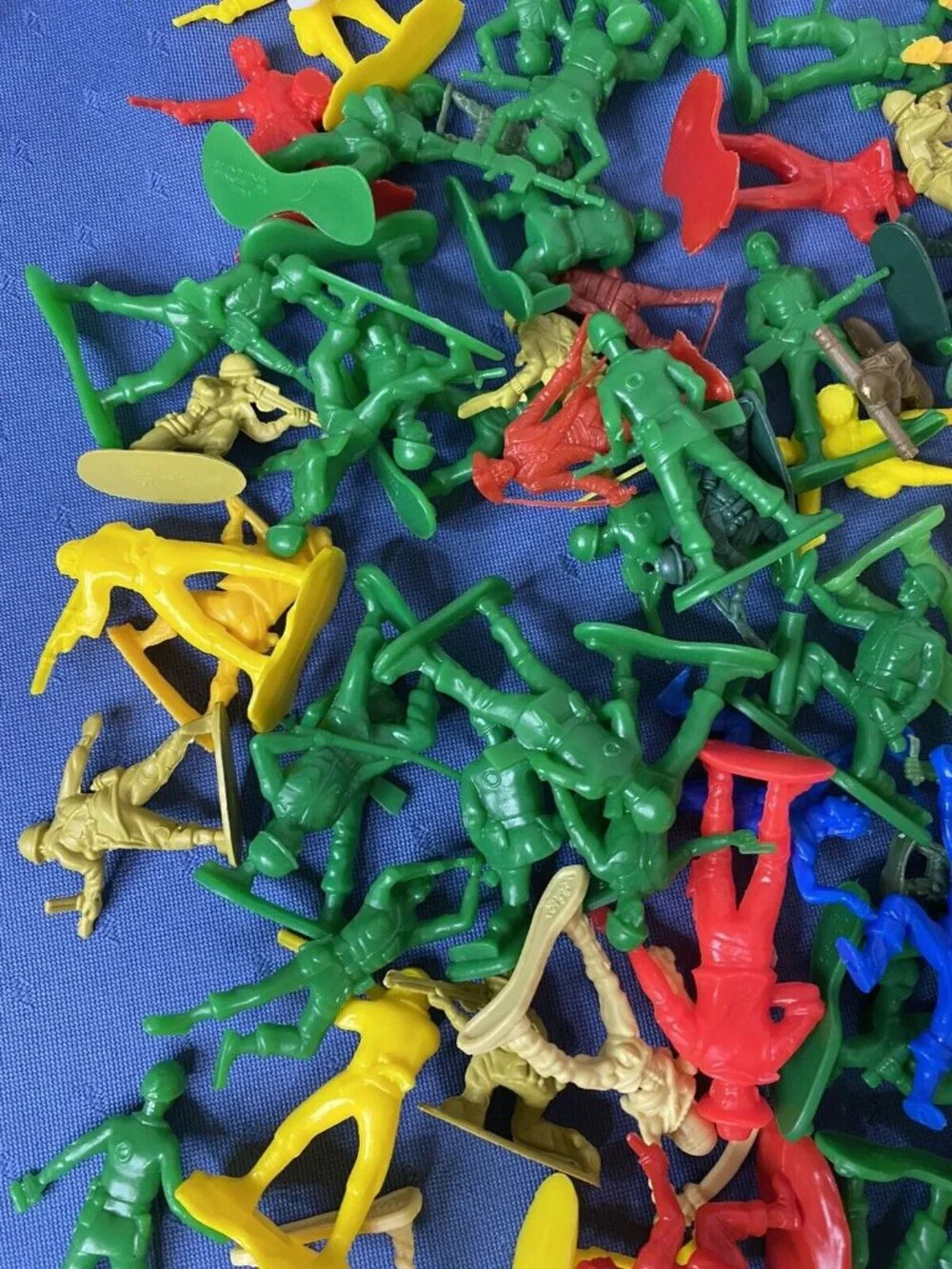 Lot Of 160 Plastic Indians Cowboys Pirates Military Frontiersmen